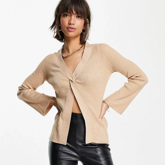 Twist Front Camel Beige Split Sweater Top Sz 2 New - Picture 4 of 4